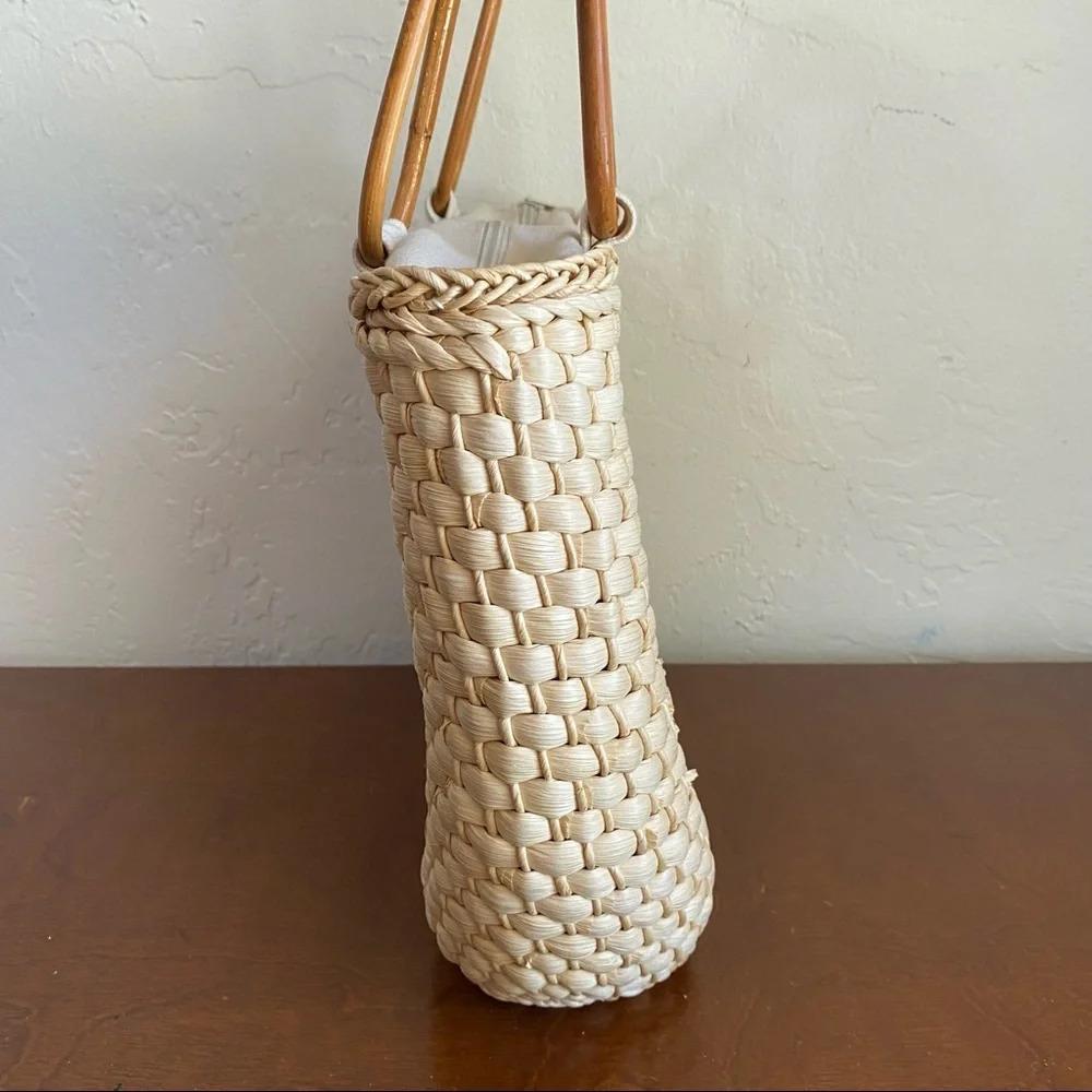 Vintage style woven bag with true vintage needlepoint panel - Picture 9 of 16